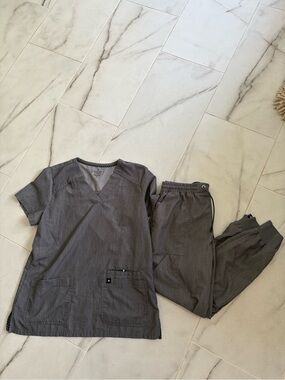 Women’s Beyond Scrubs Medical Scrub Top and Pants - Gray